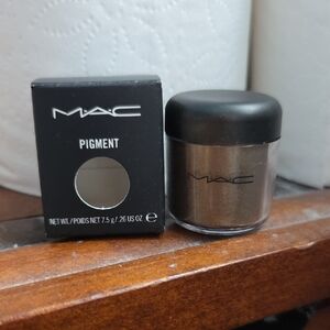 MAC Cosmetics Pigment in Rich Bronze
